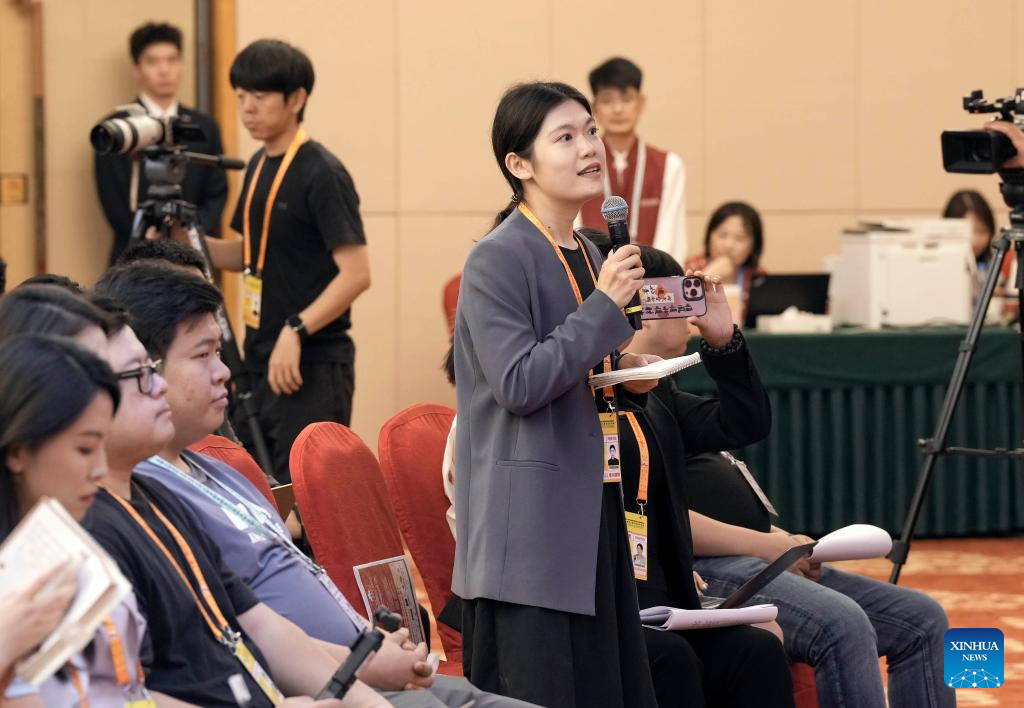Press center for China's V-Day commemorations holds group interview in Beijing