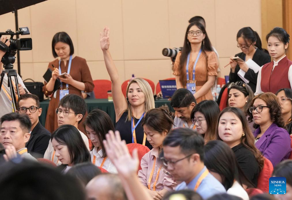 Press center for China's V-Day commemorations holds group interview in Beijing