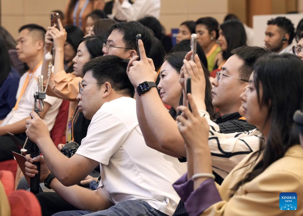 Press center for China's V-Day commemorations holds group interview in Beijing
