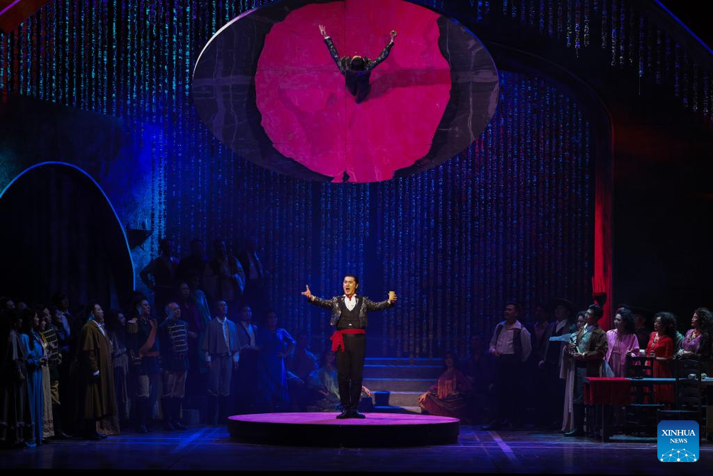 Chinese artists perform in opera 