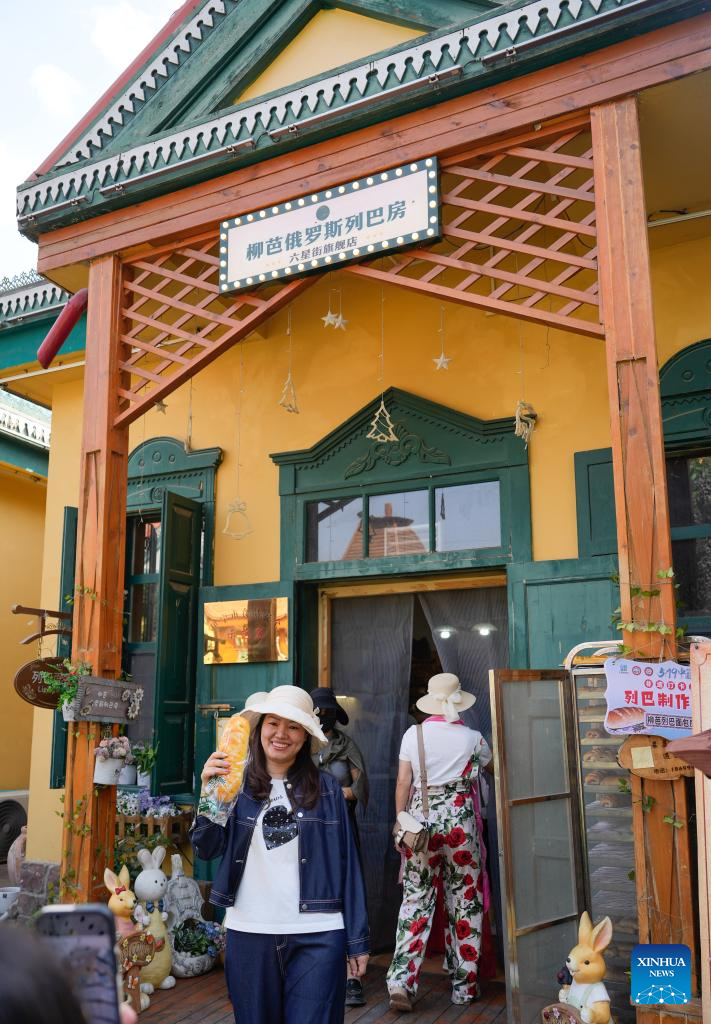 Liuxing block in China's Xinjiang attracts tourists with diverse culture