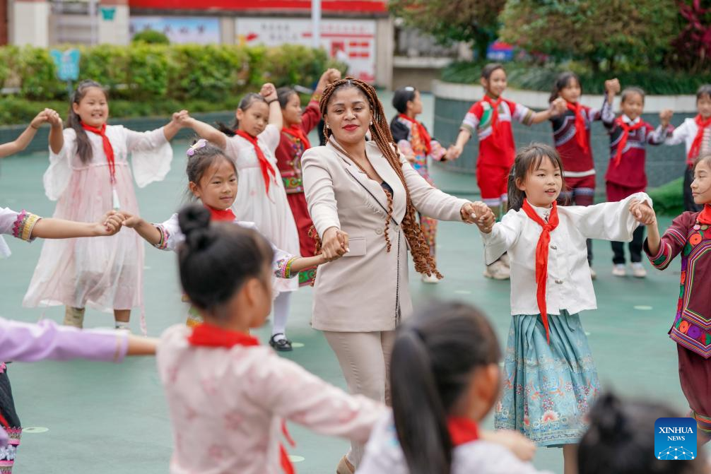 Journalist witnesses China-Equatorial Guinea friendship at donated school in China