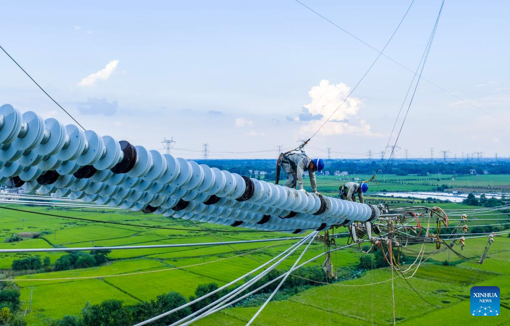 Anhui section of Gansu-Zhejiang ultra-high voltage power transmission project enters conductor stringing phase