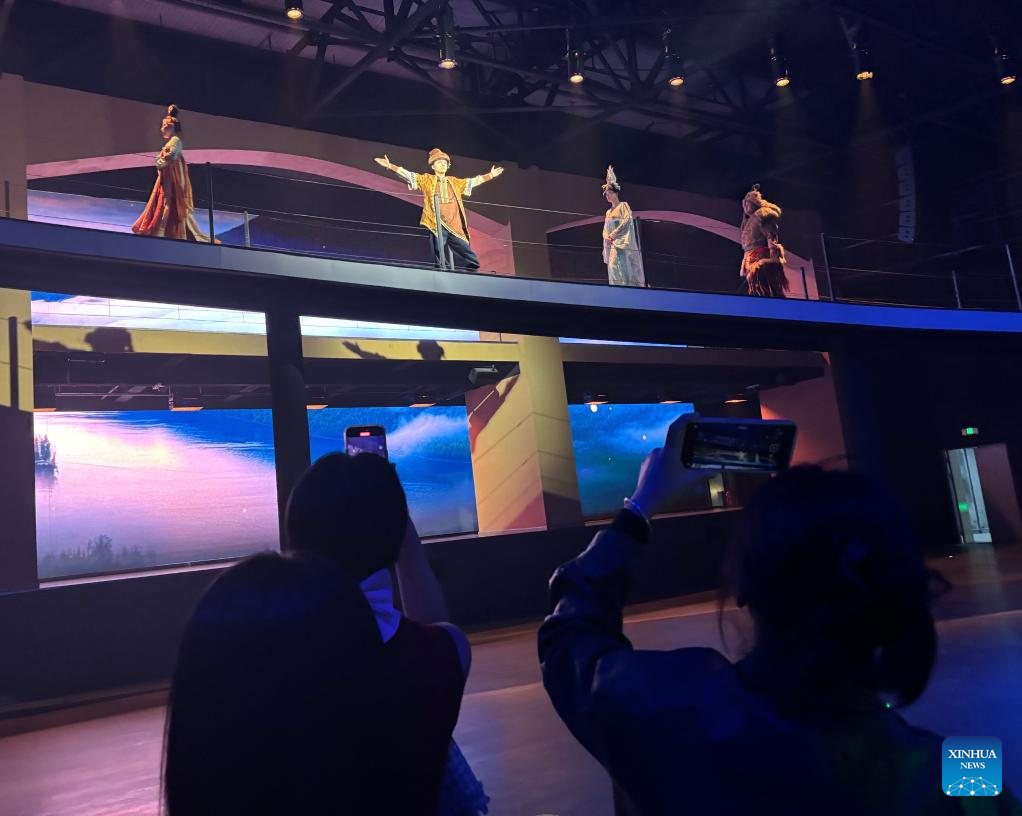 Xinjiang digs into Silk Road legacy for tourism gold