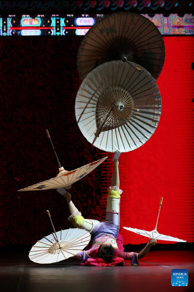 Chinese art troupe performs in Manama, Bahrain
