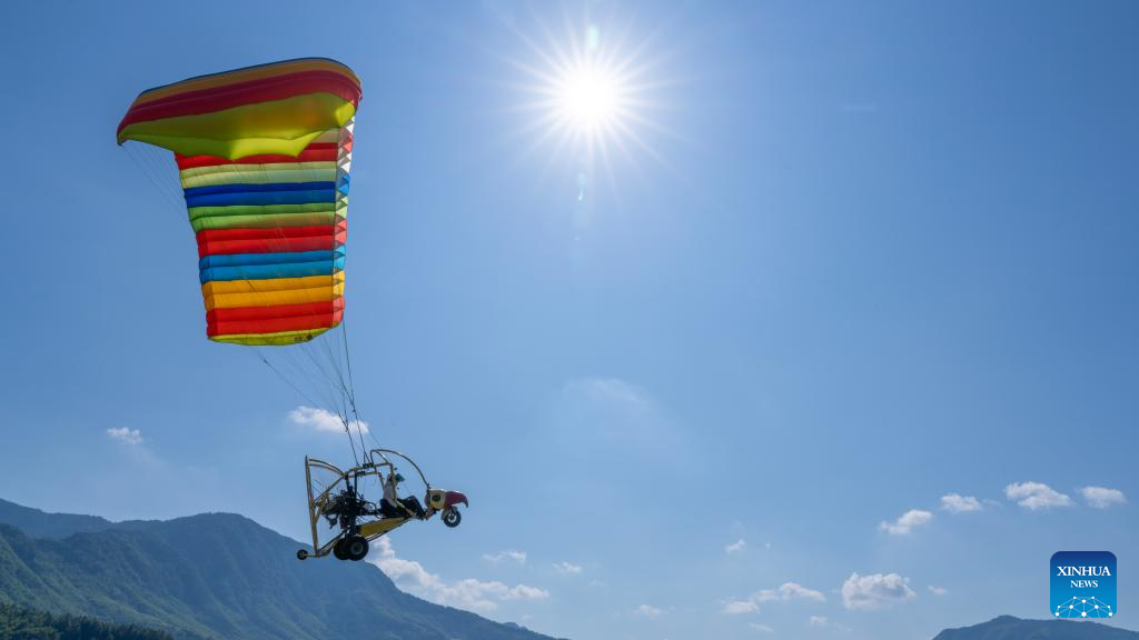 Tourists enjoy immersive aerial experience in Hongcun Village, E China