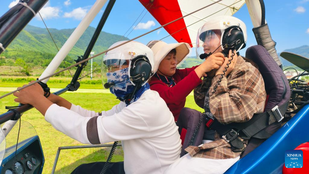 Tourists enjoy immersive aerial experience in Hongcun Village, E China
