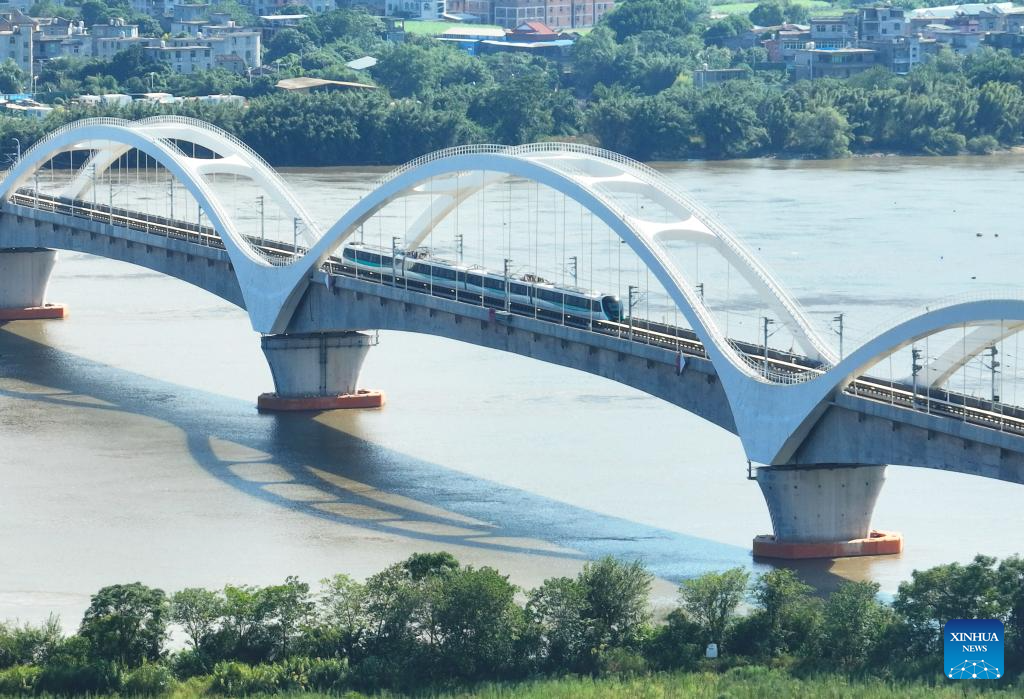 Fuzhou Metro Binhai Express becomes operational in Fujian, SE China