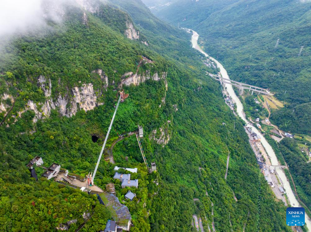 Expressway links China's Jiuzhai Valley, a UNESCO heritage site
