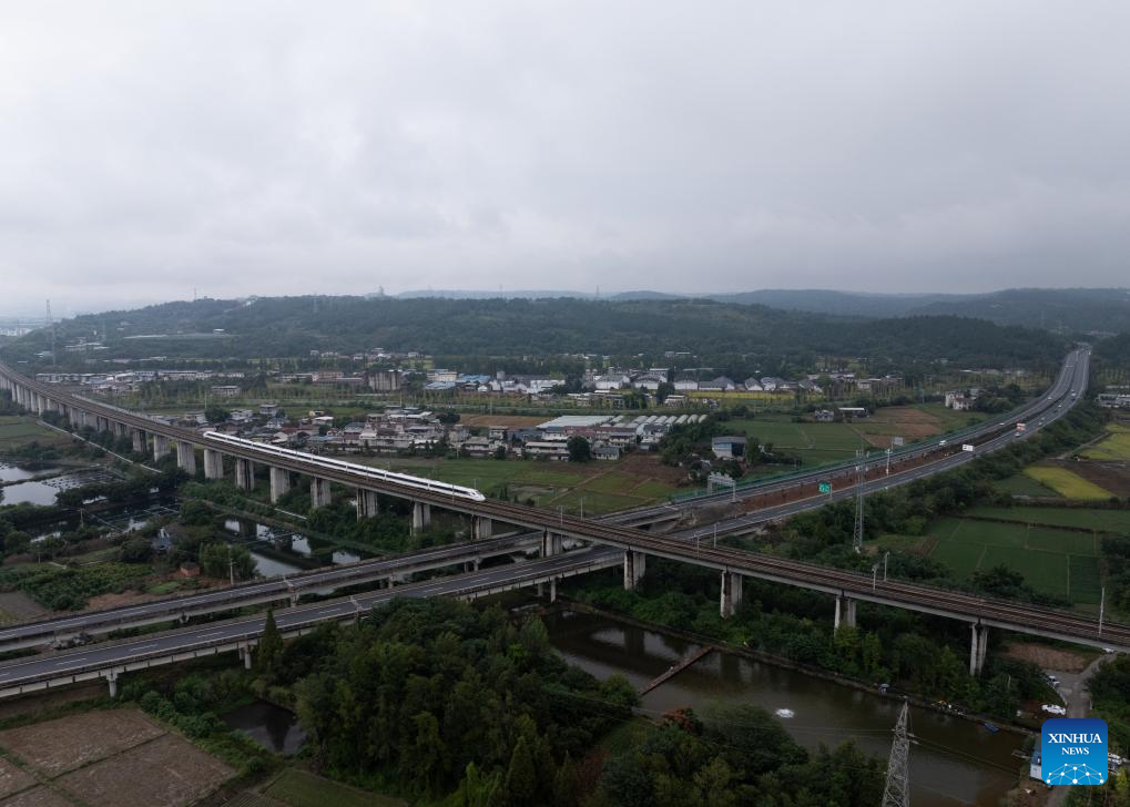 Expressway links China's Jiuzhai Valley, a UNESCO heritage site