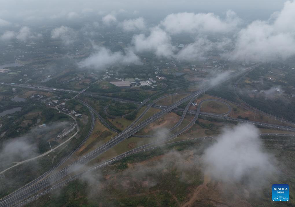 Expressway links China's Jiuzhai Valley, a UNESCO heritage site