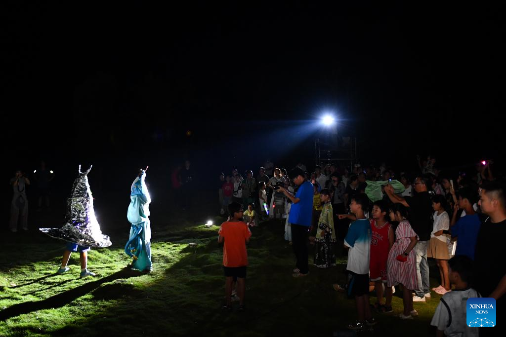 Feature: Chinese artist brings color to rural childhoods