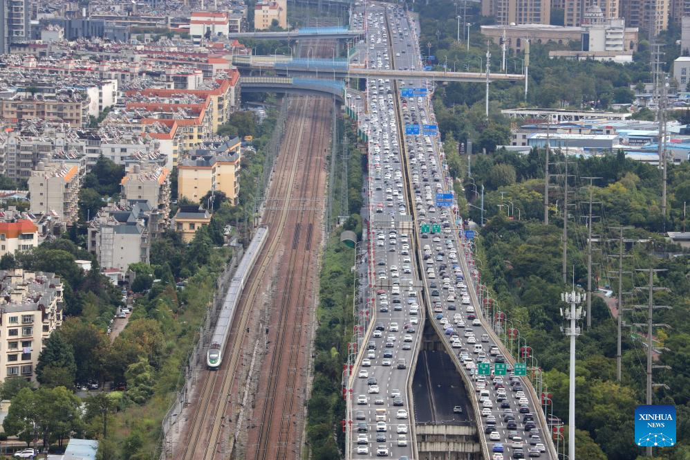 China logs 2.4 billion cross-regional passenger trips during holiday travel surge