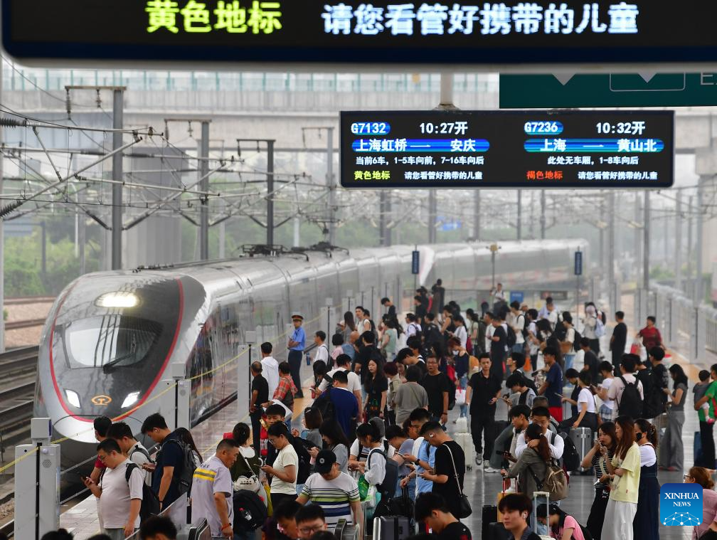 China logs 2.4 billion cross-regional passenger trips during holiday travel surge