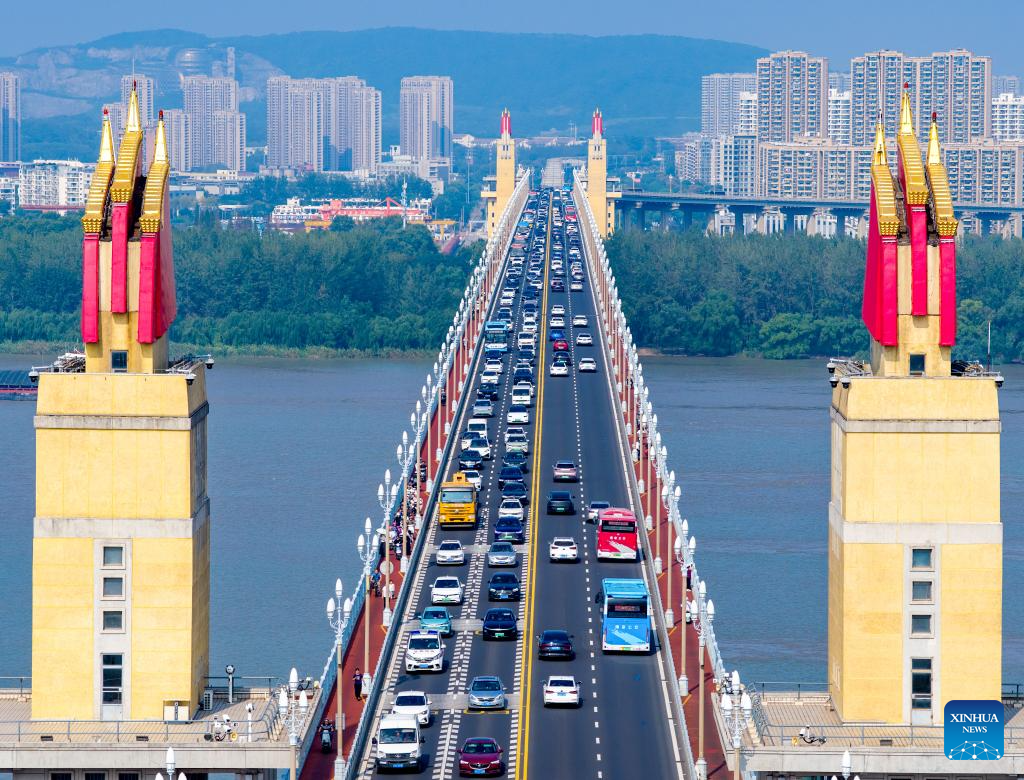 China logs 2.4 billion cross-regional passenger trips during holiday travel surge