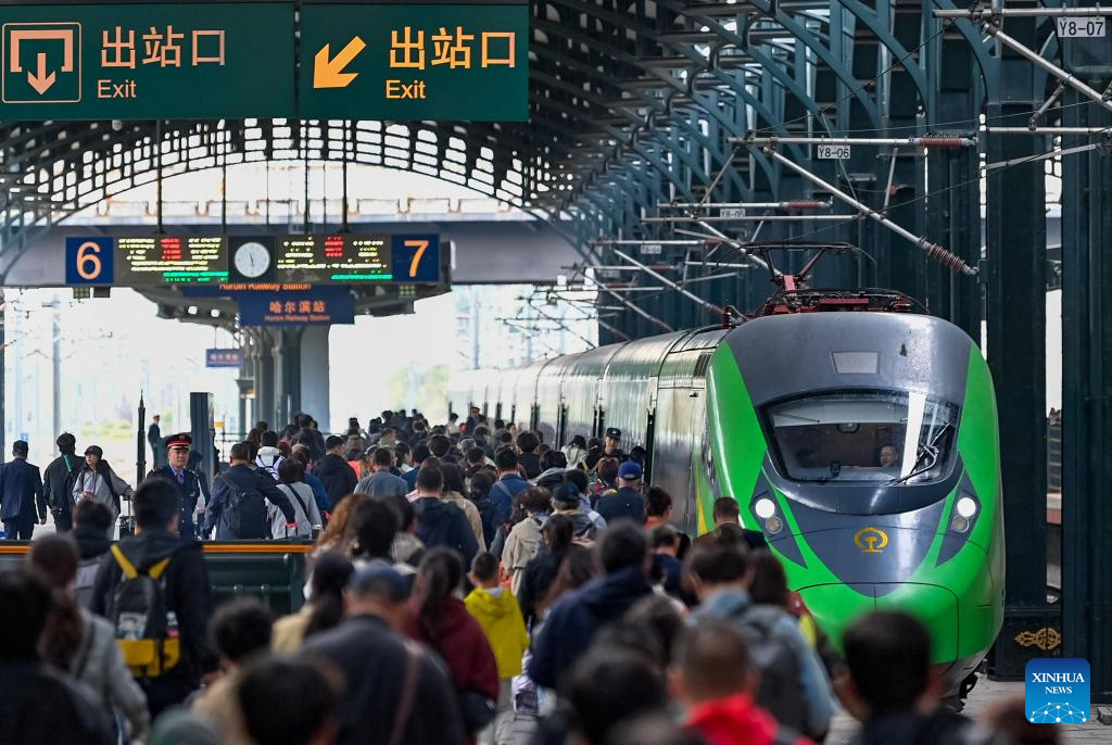 China logs 2.4 billion cross-regional passenger trips during holiday travel surge