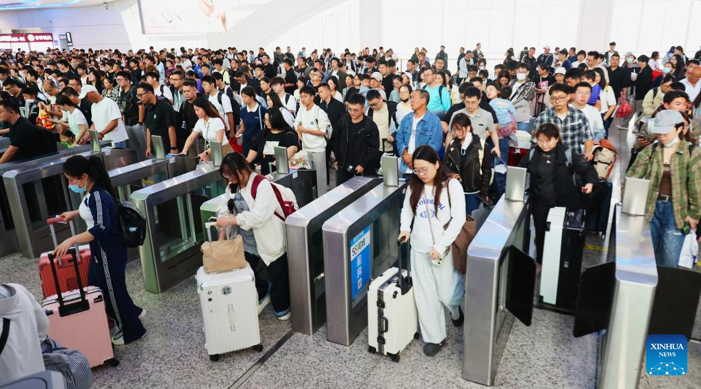 China logs 2.4 billion cross-regional passenger trips during holiday travel surge