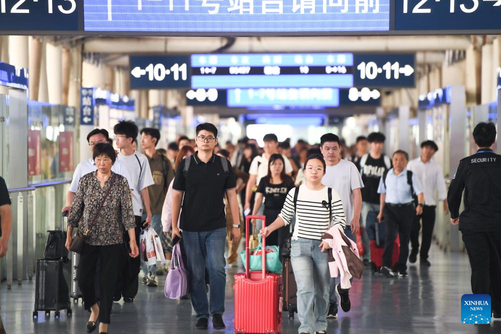 China logs 2.4 billion cross-regional passenger trips during holiday travel surge