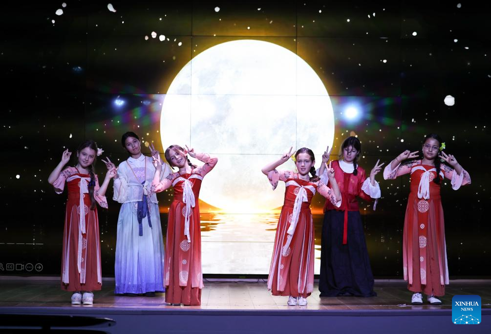 Mid-Autumn-themed funfair held in Rome