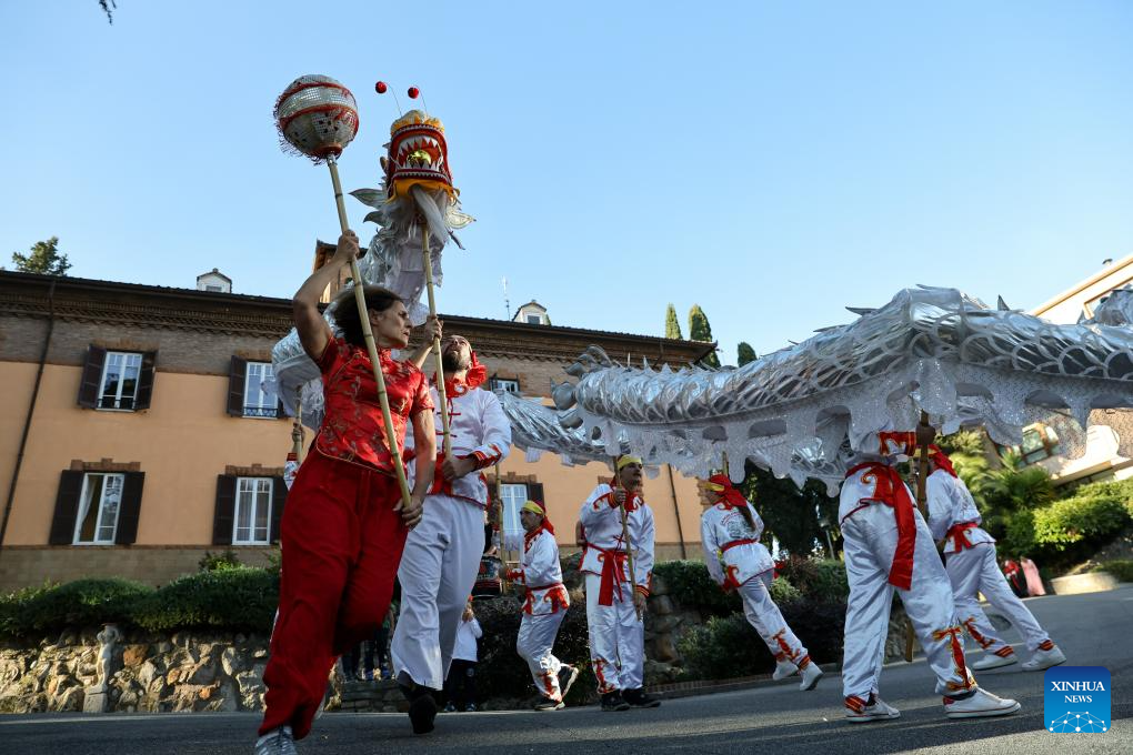 Mid-Autumn-themed funfair held in Rome