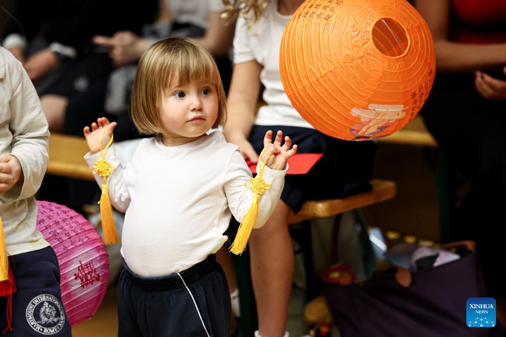 Mid-Autumn-themed funfair held in Rome