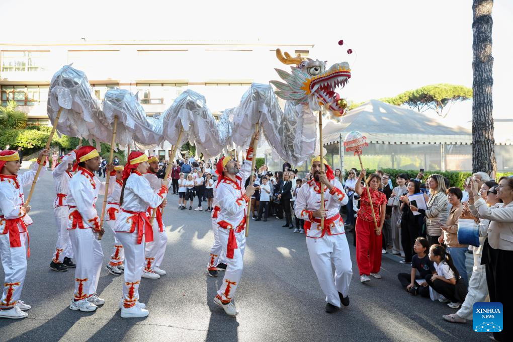 Mid-Autumn-themed funfair held in Rome