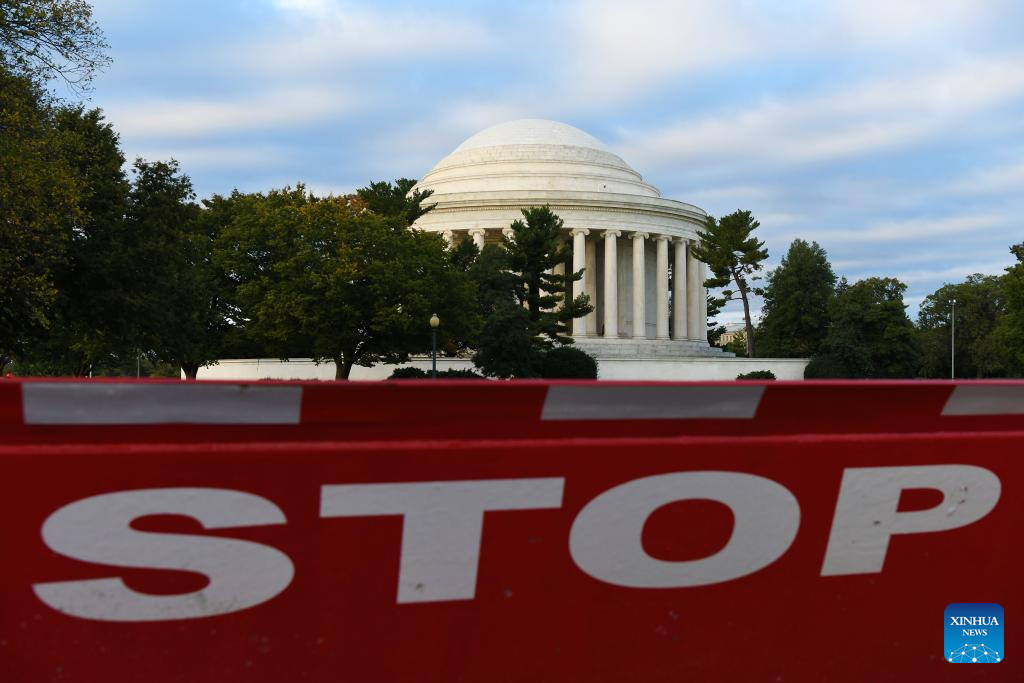 U.S. gov't shutdown enters third week as Treasury warns of economic toll