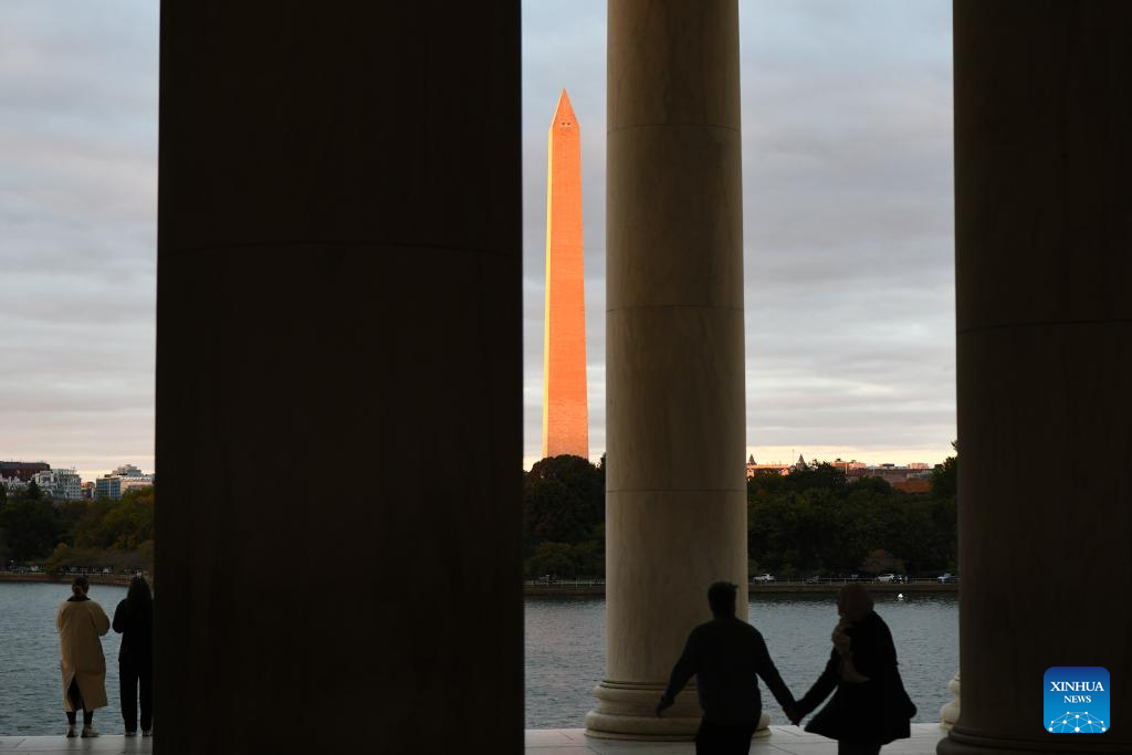 U.S. gov't shutdown enters third week as Treasury warns of economic toll