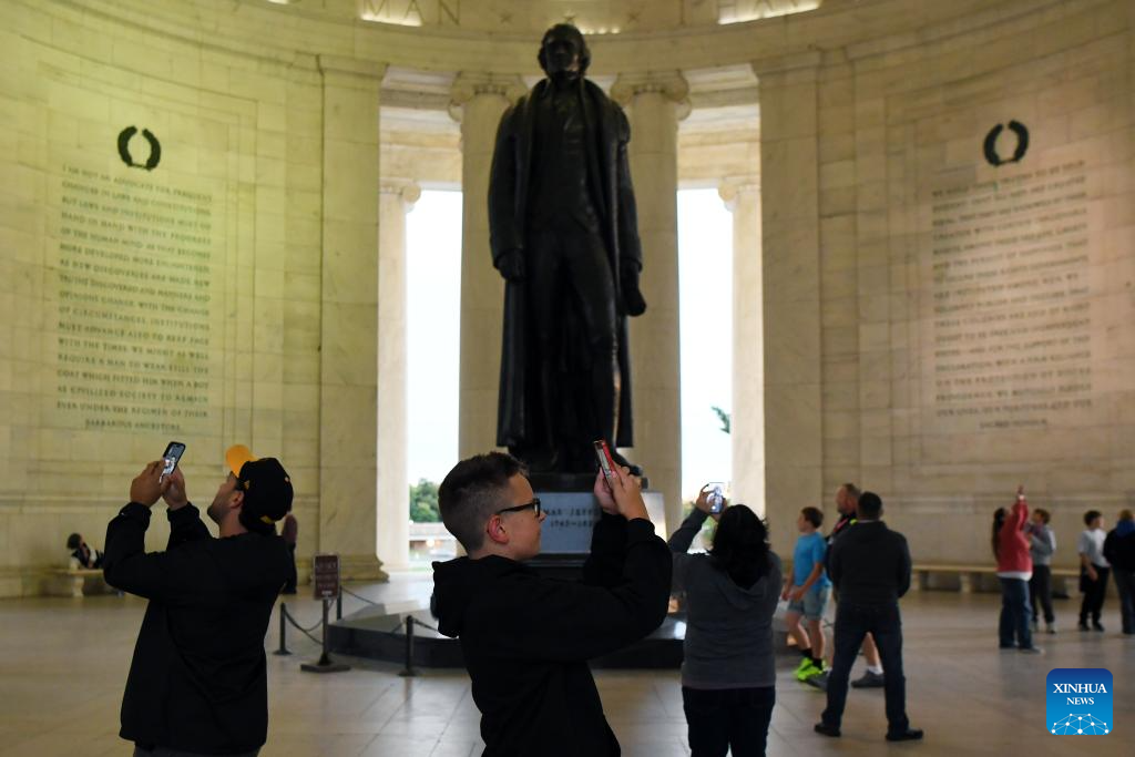 U.S. gov't shutdown enters third week as Treasury warns of economic toll