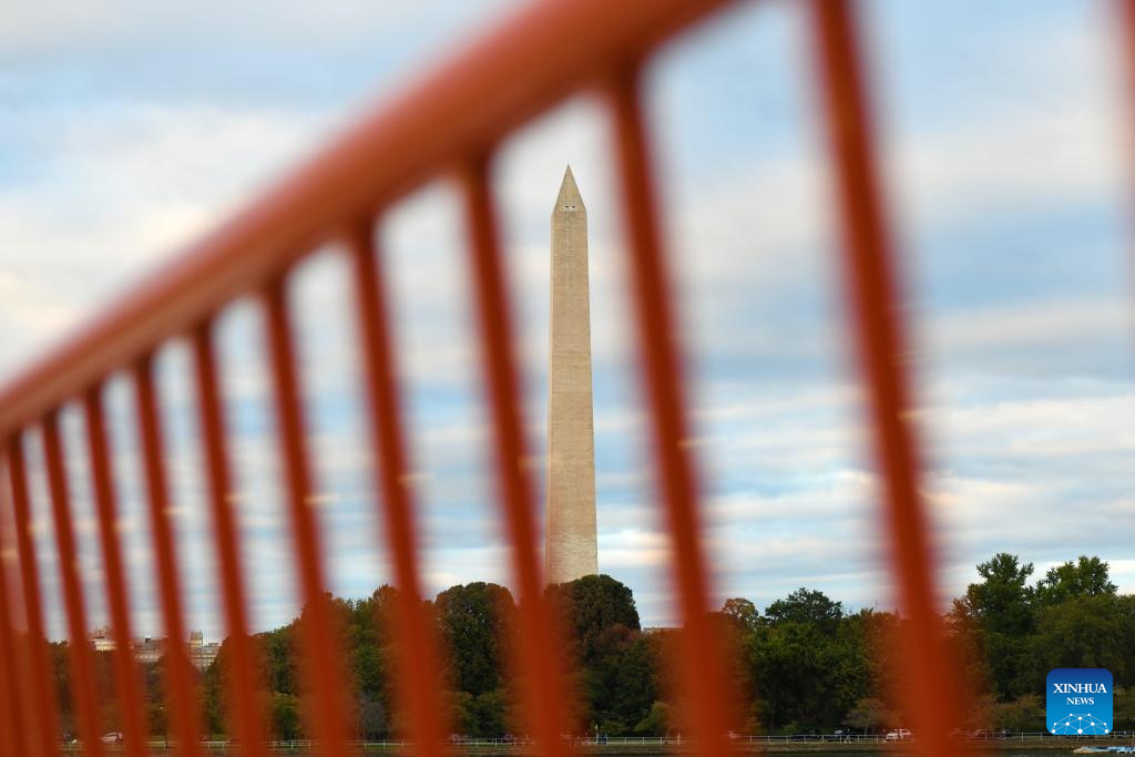 U.S. gov't shutdown enters third week as Treasury warns of economic toll