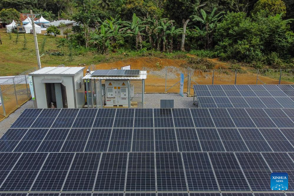 Zoom Africa: Solar panels light up African future