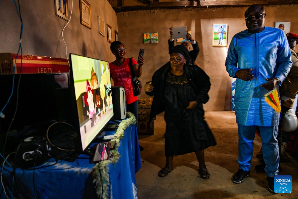 Zoom Africa: Solar panels light up African future