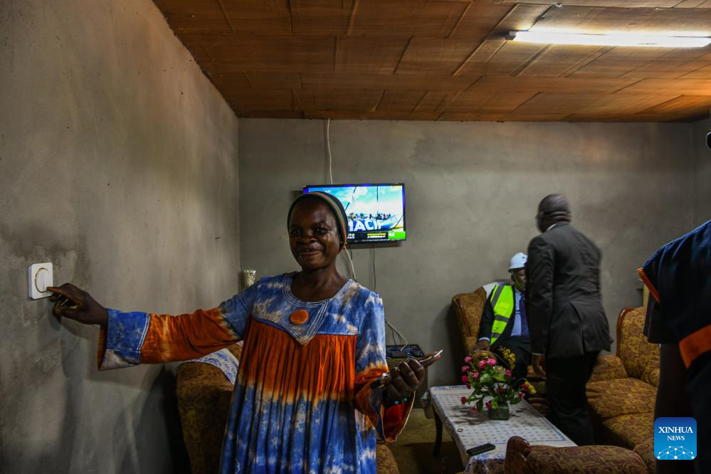 Zoom Africa: Solar panels light up African future