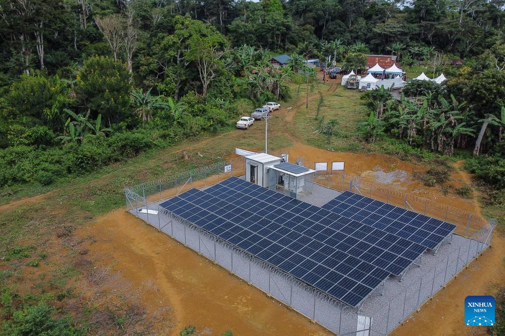 Zoom Africa: Solar panels light up African future