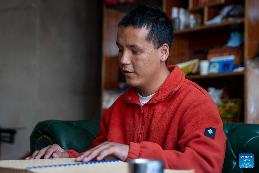 Music lights path for Xizang's first band composed of visually-impaired members