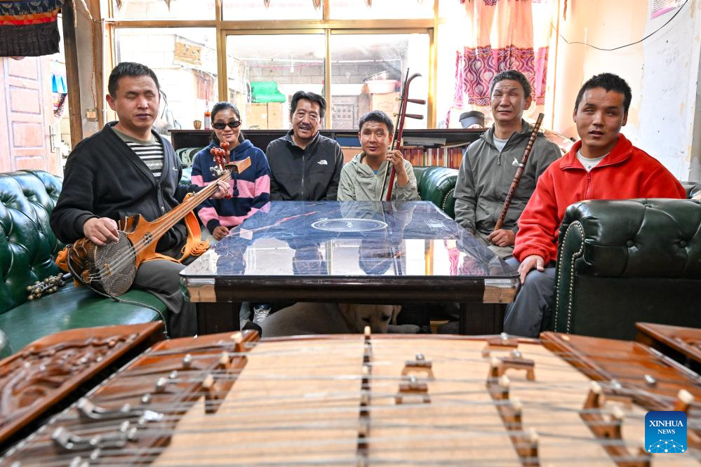 Music lights path for Xizang's first band composed of visually-impaired members
