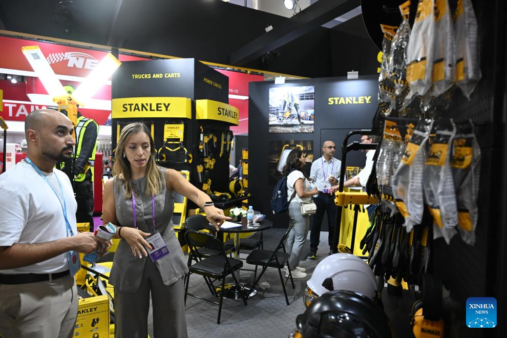 Canton Fair kicks off in south China with record number of exhibitors, buyers