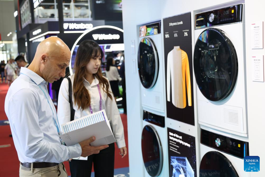 Canton Fair kicks off in south China with record number of exhibitors, buyers