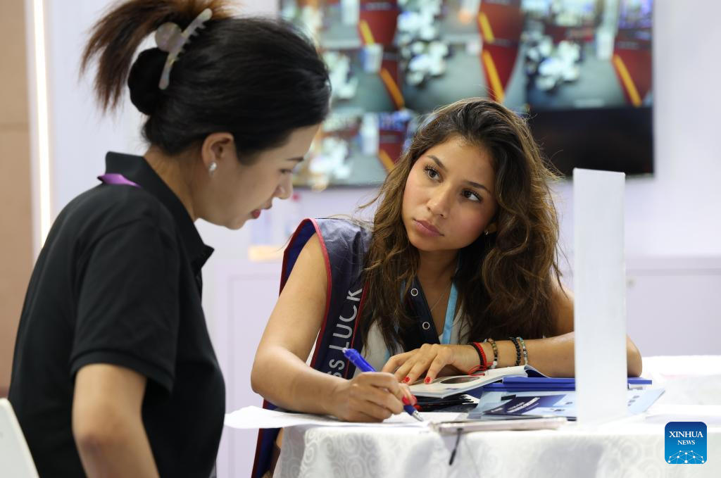 Canton Fair kicks off in south China with record number of exhibitors, buyers