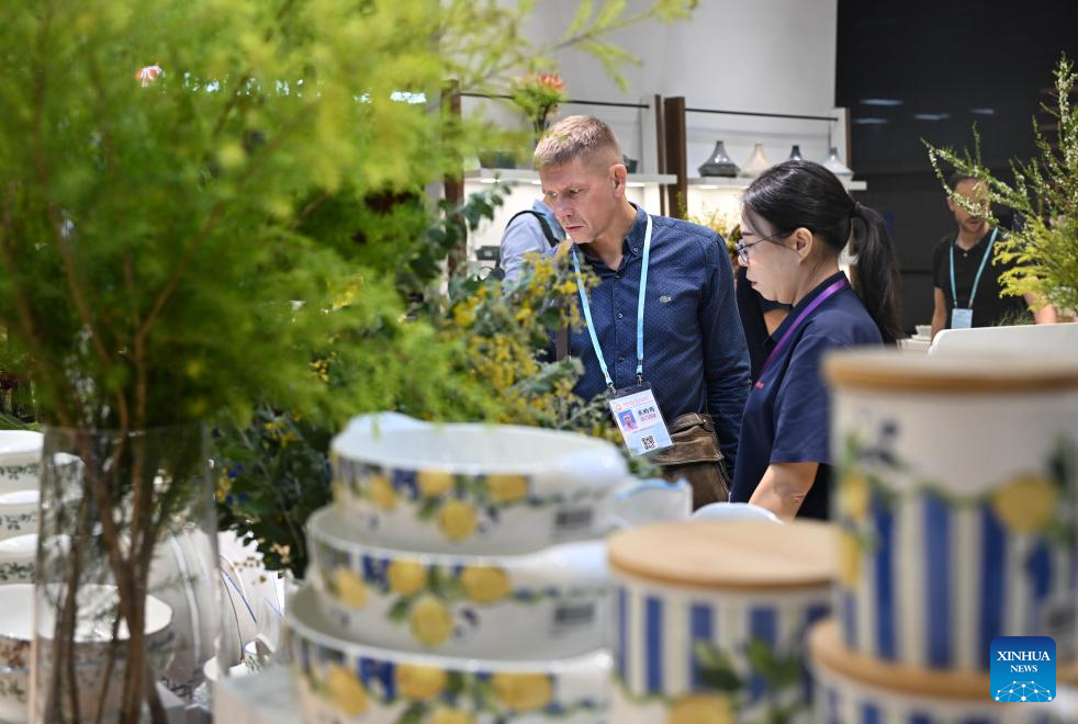 Canton Fair attracts record global buyers