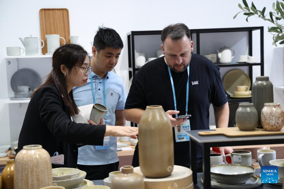 Canton Fair attracts record global buyers