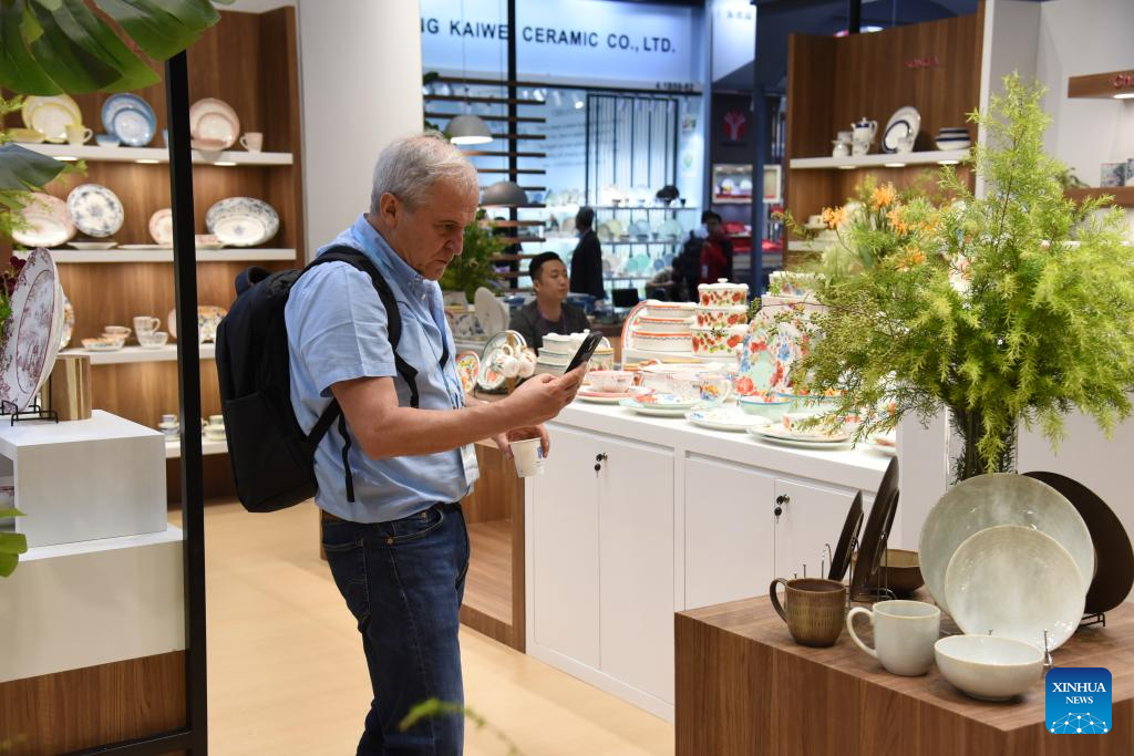 Canton Fair attracts record global buyers