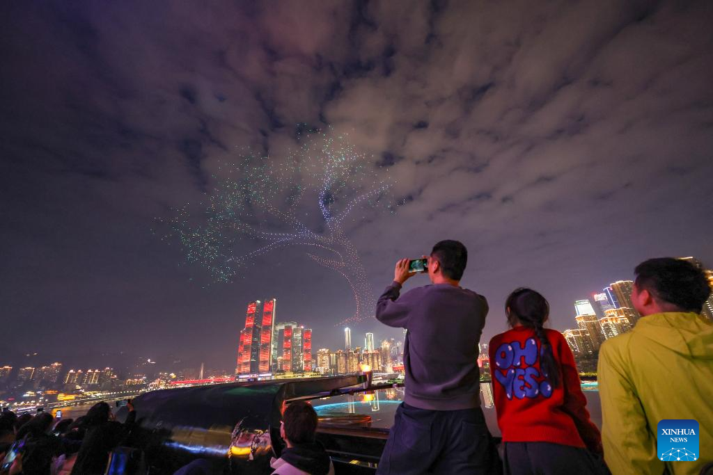 Grand drone light show staged in China's Chongqing