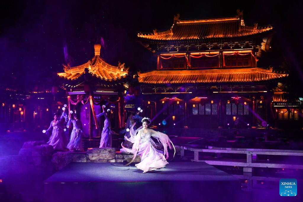 Xinzhou ancient city in N China attracts more tourists after renovation