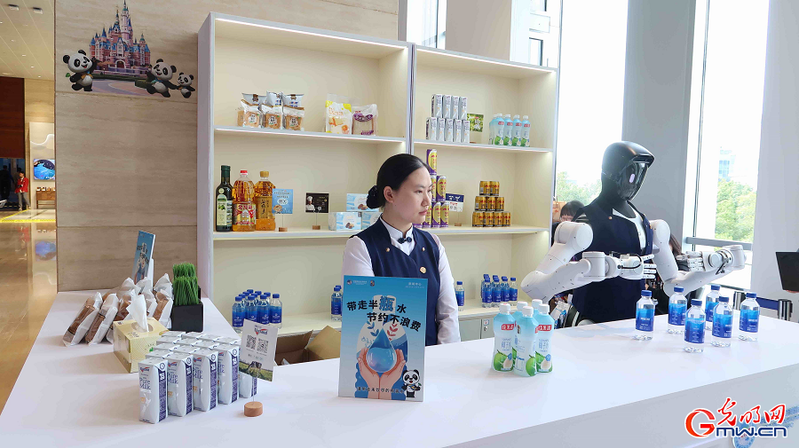 In pics: media center for 8th CIIE