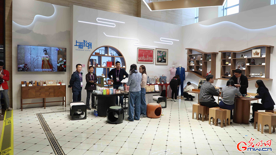 In pics: media center for 8th CIIE