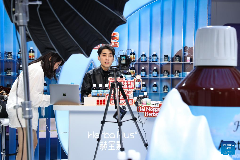 8th CIIE opens in Shanghai with record high number of exhibitors