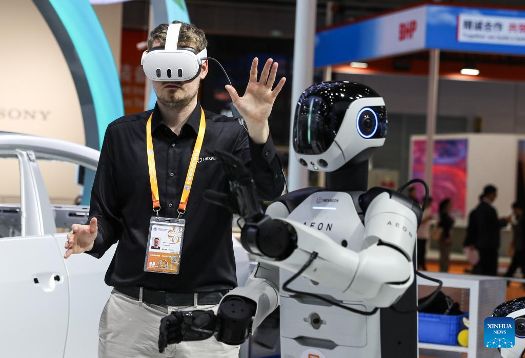 8th CIIE opens in Shanghai with record high number of exhibitors