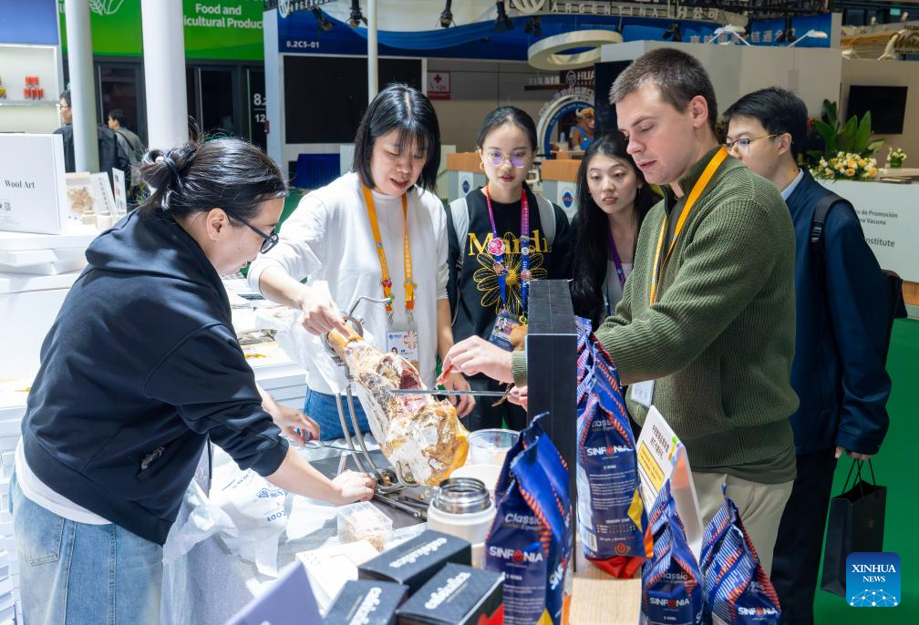 8th CIIE opens in Shanghai with record high number of exhibitors