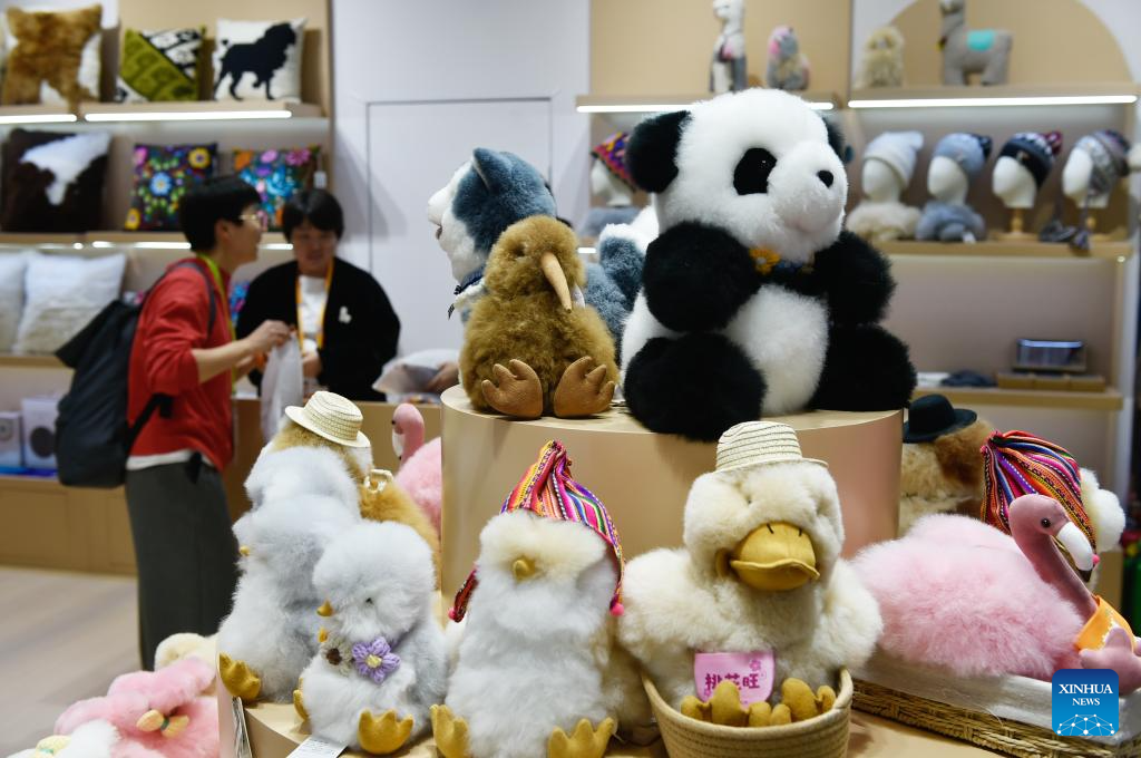 8th CIIE opens in Shanghai with record high number of exhibitors